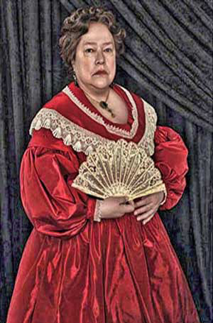 Kathy-Bates-as-Madame-Lalaurie-in-AHS